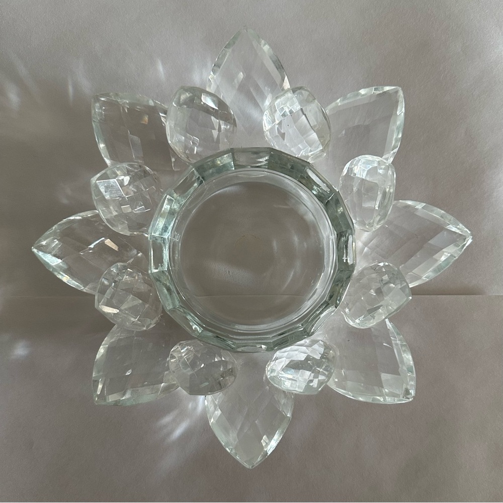 Beautiful Glass Crystal Prism Like  Leaves Pattern Candle Holder LOTUS